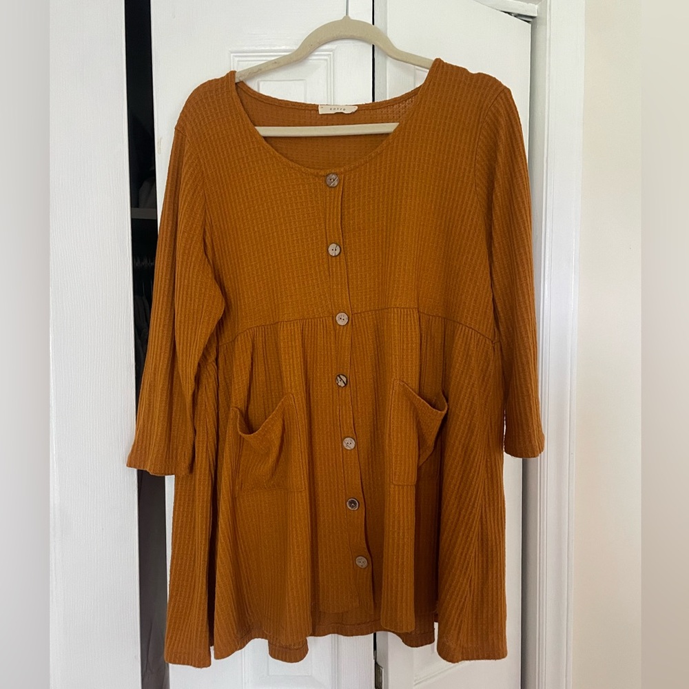 ENTRO Women's Mustard tunic 

Size large 
Pet/smoke free home!